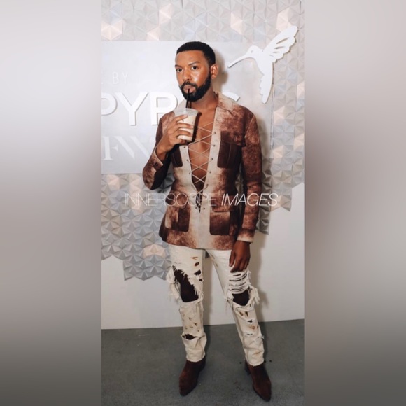 Meet your Posher, Taylor - Picture 16 of 17